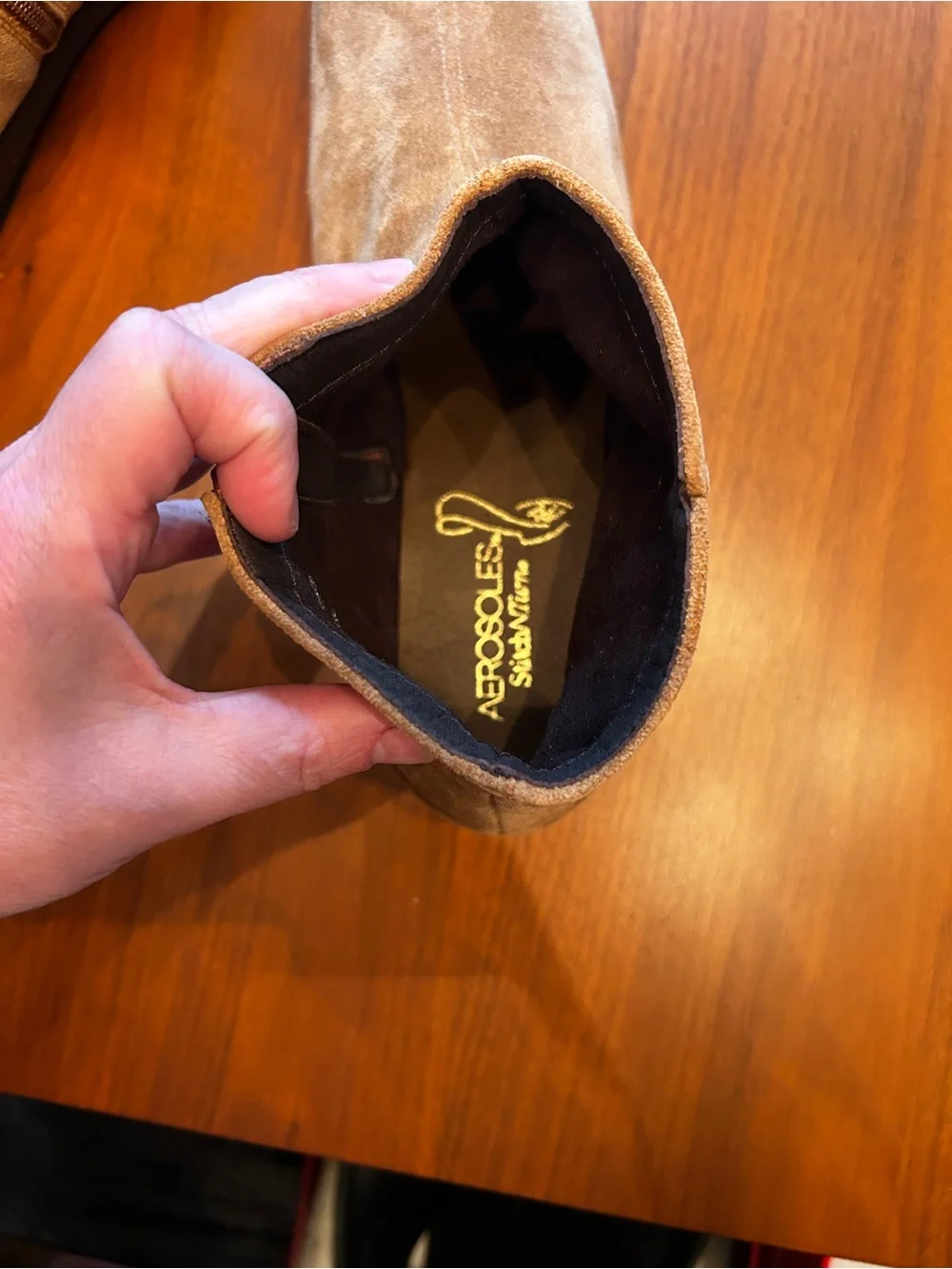 AEROSOLES classic suede